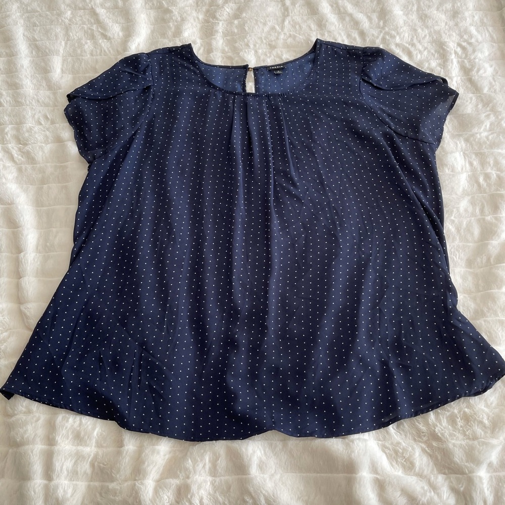 Torrid Top Navy Blue w/ polka dots Size 4